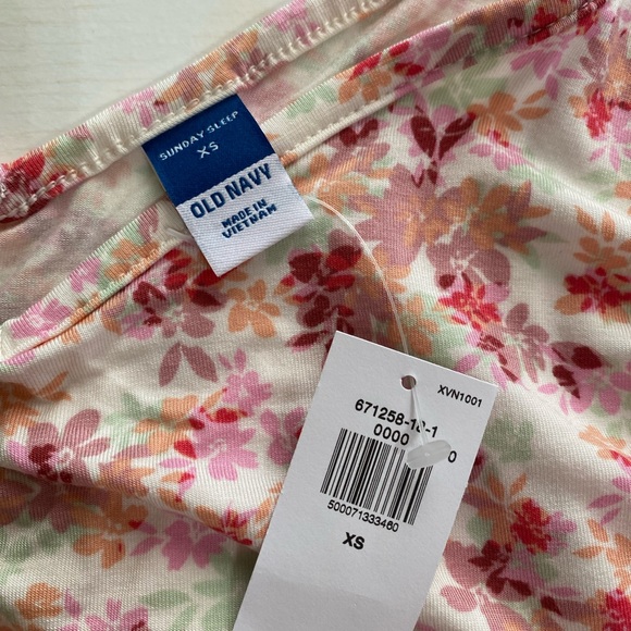 Old Navy Pink Floral Pajama Set Shorts and Tank NWT XS - Picture 5 of 6